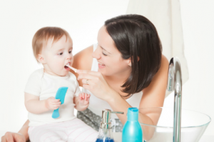Πως να φροντίζετε σωστά τα δόντια του μωρού σας